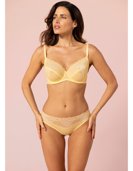 Taille mi-basse avec dos plus couvrant Devant de la culotte en dentelle avec bordure en dentelle découpée à la taille Jolie bord