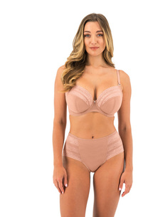 Dentelle stretch à l’avant et au dos Panneau avant doublé pour un confort total et plus d’opacité Dentelle avec bande stretch in 2