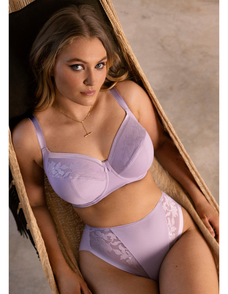 Tissu doux et souple Finition sans coutures offre un effet second peau et une invisibilité totale Dentelle avec bande stretch in