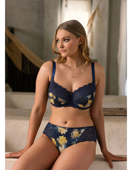 Imprimé ultra doux sur le devant Stretch au dos des jambes et sur le devant de la taille Délicat détail noeud central sur le dev