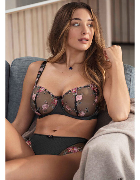 Larges armatures pour un confort et un maintien garantis Coutures verticales sur les bonnets pour un décolleté réhaussé sans mou