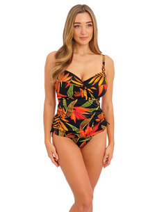 Bonnets en mousse légèrement coqués pour une forme arrondie et un maintien garanti Devant effet twisté pour un joli décolleté en 2